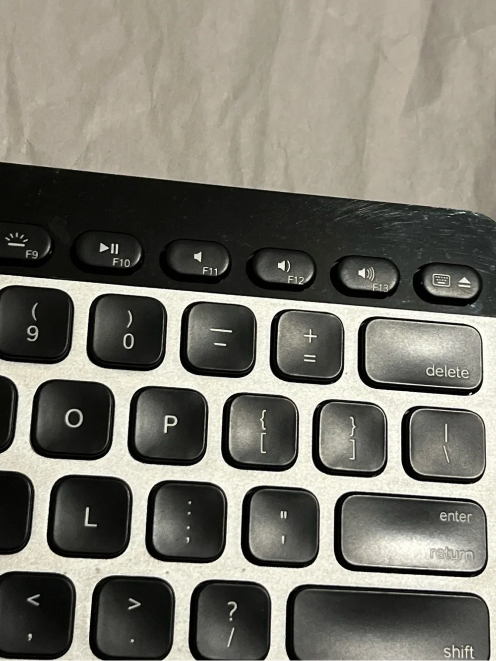 Logitech Backlit Wireless Keyboard - Black and Silver K811
